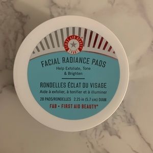 First Aid Beauty facial radiance pads
